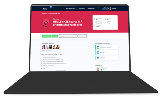 Um notebook com o site da Alura aberto